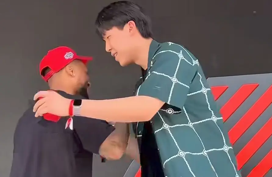 开拓者欢迎, 迎派对在先