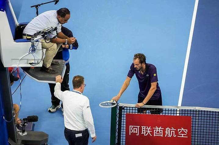 img, 梅德维德夫, 官方赛后向